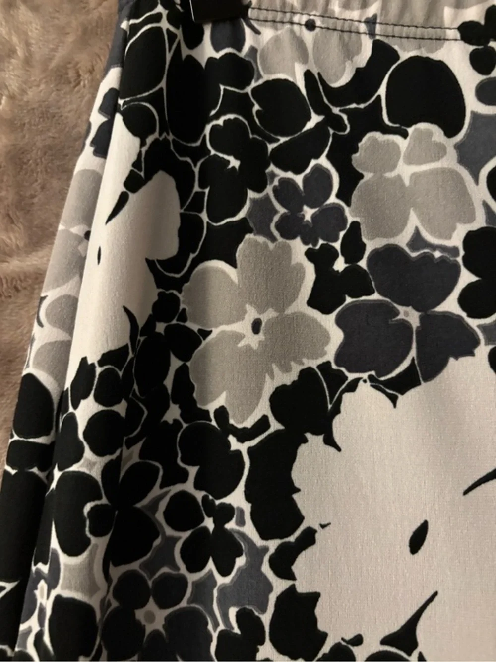 Susan Lawrence Asymmetrical Skirt Women’s Size L Black /White Floral Print